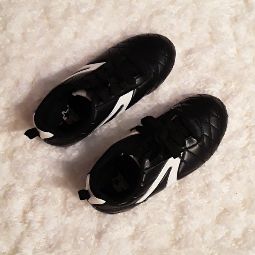 Kids cleats